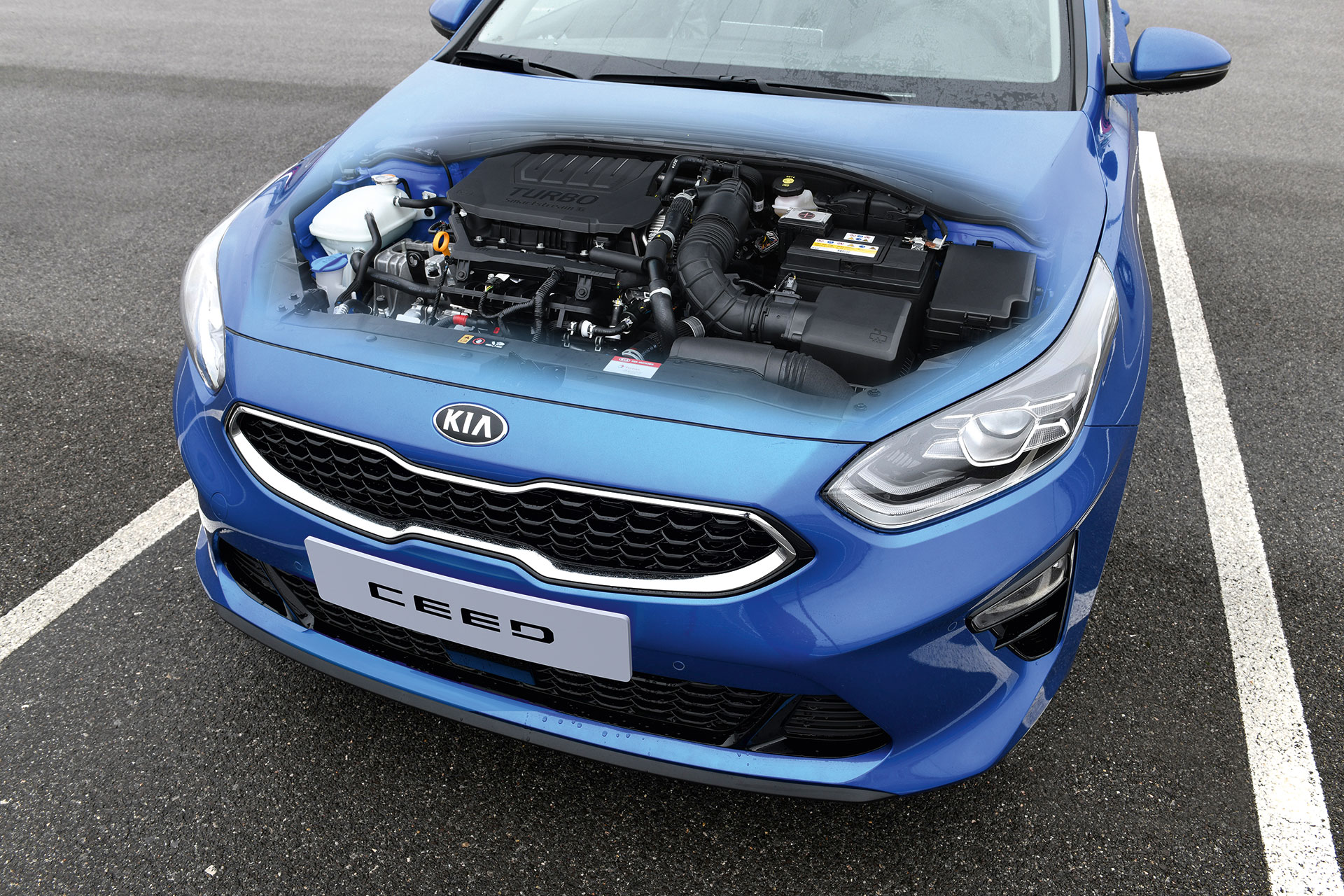 KIA ÎMBOGĂȚEȘTE OFERTA ÎN FAMILIA CEED CU NOI MOTOARE EFICIENTE ȘI SISTEME DE PROPULSIE MILD-HYBRID